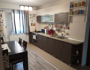 Vanzare apartament 3 camere, decomandat, etaj intermediar, boxa, Marasti