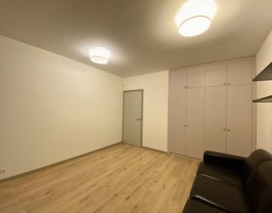 Apartament 3 camere, 109 mp, 2 balcoane si garaj, partial mobilat, zona Europa