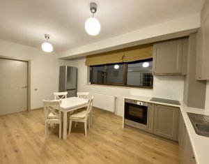 Apartament 3 camere, 109 mp, 2 balcoane si garaj, partial mobilat, zona Europa
