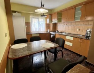 Apartament de 86 mp, compus din 3 camere decomandate, 2 bai, zona Calvaria