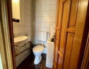 Apartament de 86 mp, compus din 3 camere decomandate, 2 bai, zona Calvaria