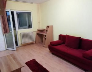 Apartament tip garsoniera, balcon inchis, parter inalt, cu centrala proprie