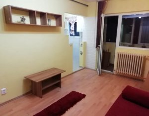 Apartament tip garsoniera, balcon inchis, parter inalt, cu centrala proprie