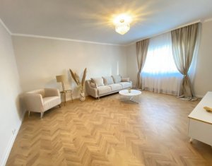 Apartament cu 3 camere, decomandat, etaj intermediar, finisat lux, Marasti