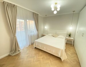 Apartament cu 3 camere, decomandat, etaj intermediar, finisat lux, Marasti