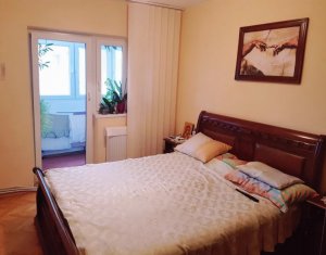 Zona UMF - Apartament de 3 camere, 2 bai, decomandat, garaj, Zorilor