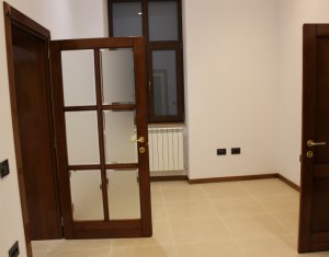 Apartament spatios 3 camere Ultracentral  str. Universitatii cu parcare