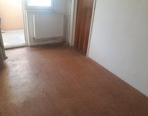 Apartament 4 camere, zona strazii Bucegi, Manastur, etaj 1, pret avantajos