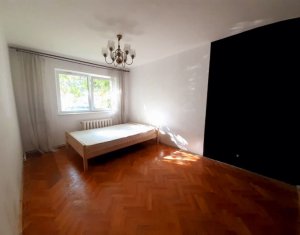 Vanzare apartament cu 2 camere, zona strazii Primaverii, decomandat