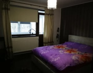 Apartament cu 3 camere, baie cu geam, zona Gheorgheni, CF la zi, strada Rebreanu