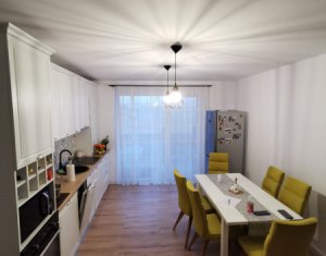 Appartement 3 chambres à vendre dans Sannicoara, zone Centru