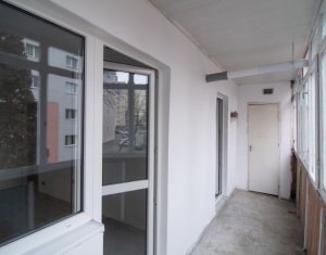 Apartament renovat, 2 camere, decomandate, etaj 1, zona Calea Floresti