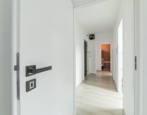 Apartament renovat, 2 camere, decomandate, etaj 1, zona Calea Floresti