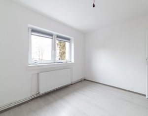 Apartament renovat, 2 camere, decomandate, etaj 1, zona Calea Floresti