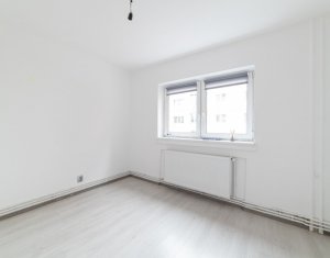 Apartament renovat, 2 camere, decomandate, etaj 1, zona Calea Floresti