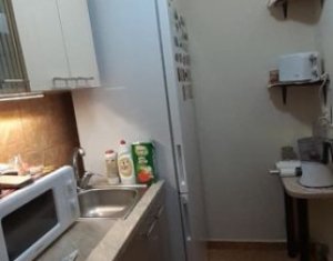 Apartament tip garsoniera, balcon inchis, parter inalt, Marasti