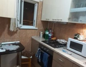 Apartament tip garsoniera, balcon inchis, parter inalt, Marasti