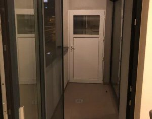 Apartament 2 camere + balcon, etaj 1, zona SEMICENTRALA