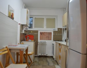 Apartament 2 camere decomandate, etaj intermediar, 55 mp, zona Primaverii