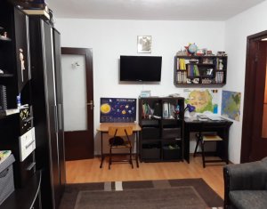 Apartament cu 2 camere, balcon inchis, semidecomandat, 40 mp, zona Minerva