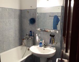 Apartament cu 2 camere, balcon inchis, semidecomandat, 40 mp, zona Minerva