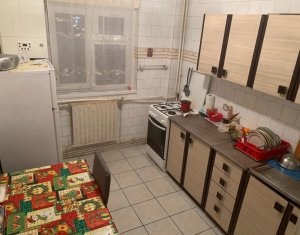 Apartament cu 3 camere, 2 bai, intermediar, 2 balcoane, zona FSEGA-IULIUS MALL