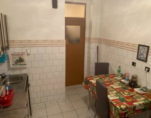 Apartament cu 3 camere, 2 bai, intermediar, 2 balcoane, zona FSEGA-IULIUS MALL