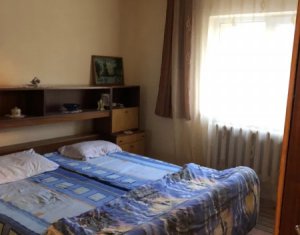 Apartament 3 camere, 2 bai, decomandat, zona Parcul Rozelor