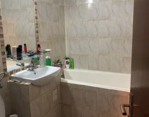 Apartament 3 camere, 2 bai, decomandat, zona Parcul Rozelor