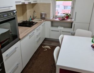 Apartament de vanzare, 3 camere, 2 bai, cartier Zorilor