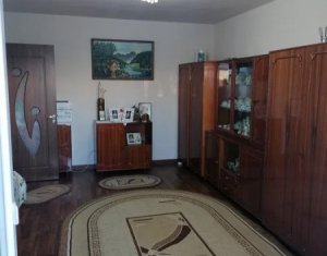 Apartament cu 3 camere, 2 bai, etaj 1, strada Aurel Vlaicu