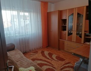 Apartament cu 3 camere, 2 bai, etaj 1, strada Aurel Vlaicu
