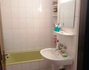 Apartament cu 3 camere, 2 bai, etaj 1, strada Aurel Vlaicu