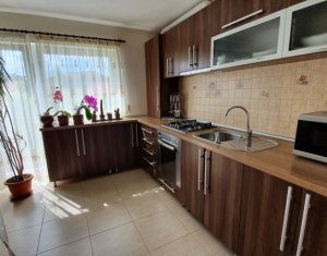 Vanzare apartament 3 camere, cu gradina, ultrafinisat, Floresti, Florilor