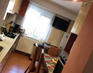 Apartament cu 3 camere, decomandat, 2 bai, 2 balcoane, strada Titulescu