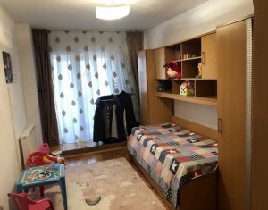 Apartament cu 3 camere, decomandat, 2 bai, 2 balcoane, strada Titulescu