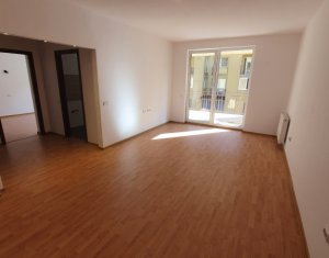 Vanzare apartament 2 camere, nemobilat, etaj intermediar, strada Porii