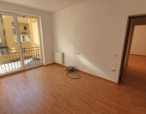 Vanzare apartament 2 camere, nemobilat, etaj intermediar, strada Porii