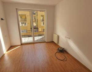 Vanzare apartament 2 camere, nemobilat, etaj intermediar, strada Porii