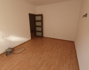 Vanzare apartament 2 camere, nemobilat, etaj intermediar, strada Porii