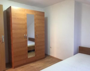 Apartament cu 3 camere, semidecomandat, 62 mp, zona Floresti