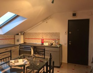 Apartament cu 3 camere, semidecomandat, 62 mp, zona Floresti