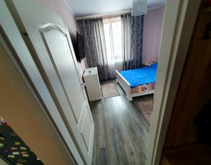 Apartament cu 2 camere, decomandat, strada Bucuresti, 54 mp, pret negociabil