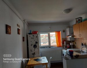 Apartament cu o camera, parcare cu CF, zona Florilor