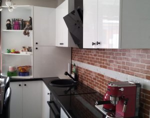 Apartment 3 rooms for sale in Floresti