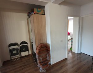 Apartament cu 3 camere, suprafata generoasa, strada Florilor, Floresti