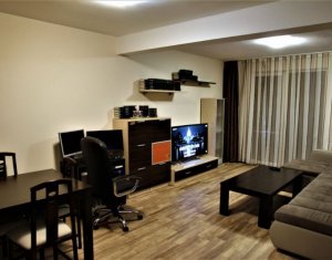 Apartament cu 3 camere, modern, etaj intermediar, strada Florilor