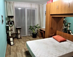 Apartament cu 3 camere, modern, etaj intermediar, strada Florilor