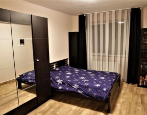 Apartament cu 3 camere, modern, etaj intermediar, strada Florilor