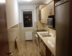 Apartament cu 3 camere, modern, etaj intermediar, strada Florilor